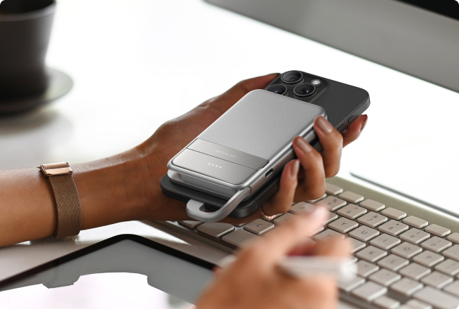 内蔵スタンド&強力マグネット