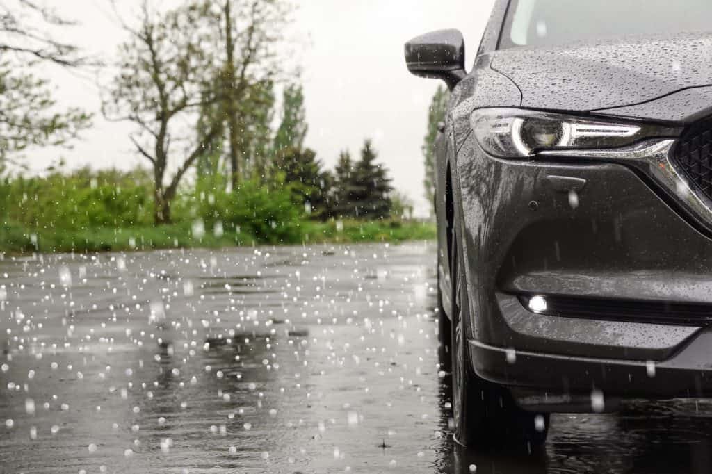 雨の日の車中泊を楽しむためのポイント！雨対策や必要なアイテムを紹介