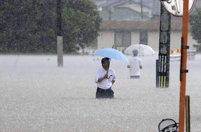 【大雨対策】事前・直前に家庭でできること8選！揃えるべきグッズもご紹介