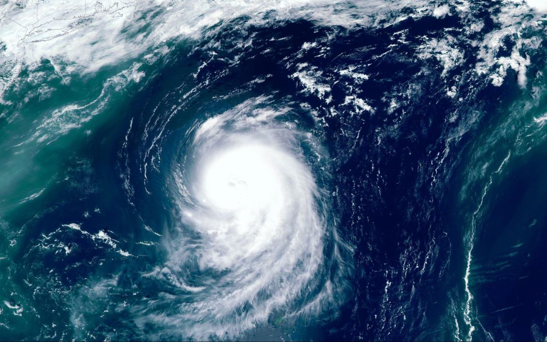 迷走台風とは？見られる動きや進路・発生状況・注意点・備えについて解説